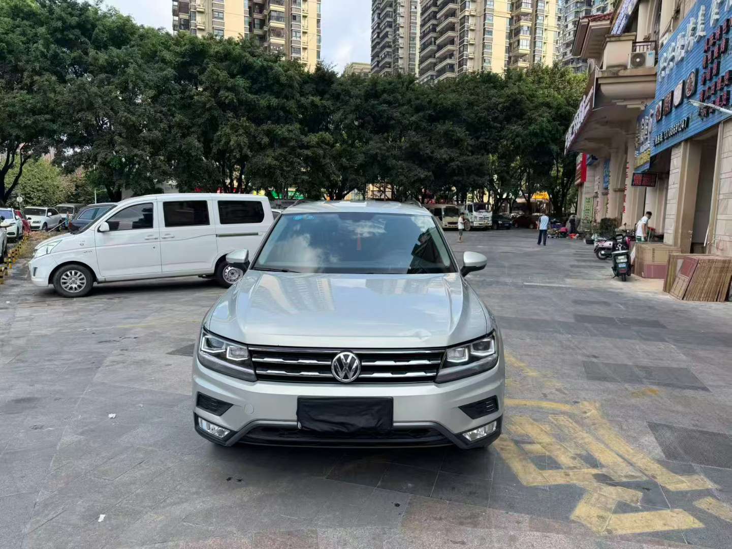 Volkswagen Tiguan L Fashion Edition 330 2WD 1.8T Automatic Navigation