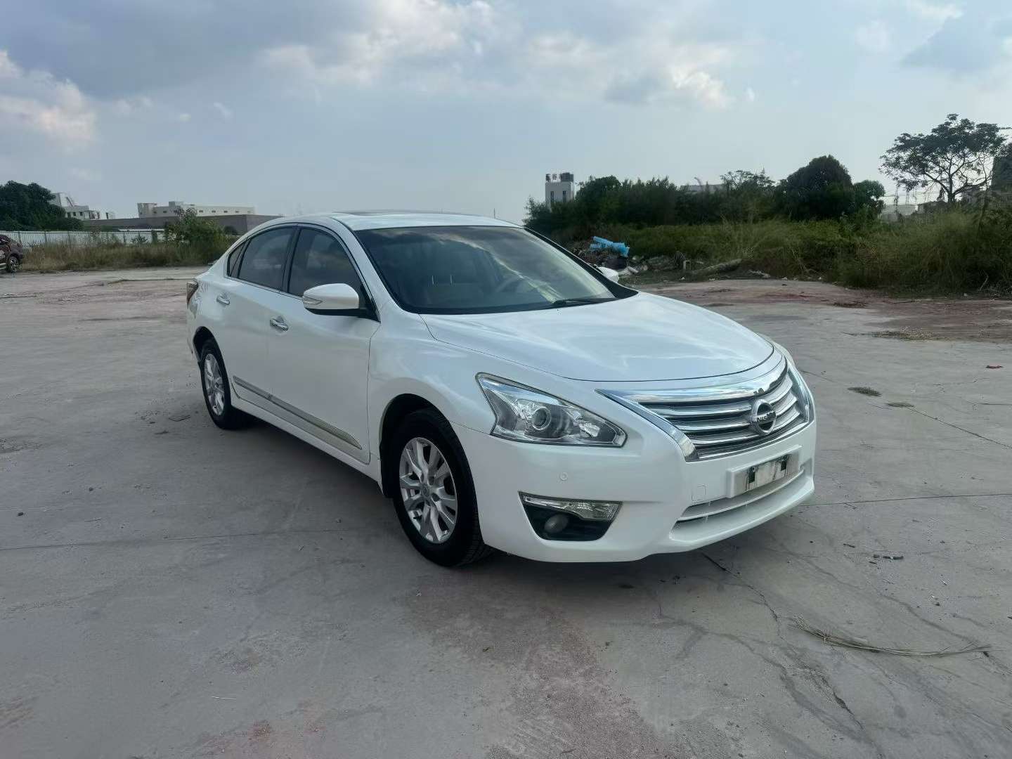 Nissan Altima 2.0L Automatic Luxury 3