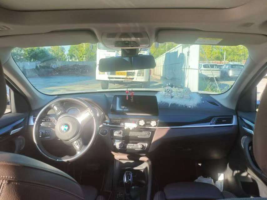 BMW X1 sDrive25Li 2.0T Leading Edition 7