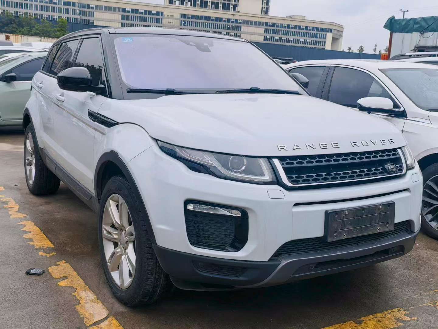 Land Rover Range Rover Evoque 2017 2.0T SE PLUS Executive Edition 3