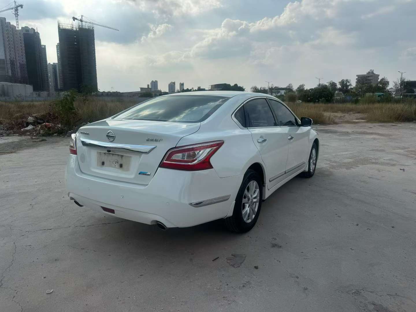 Nissan Altima 2.0L Automatic Luxury 5