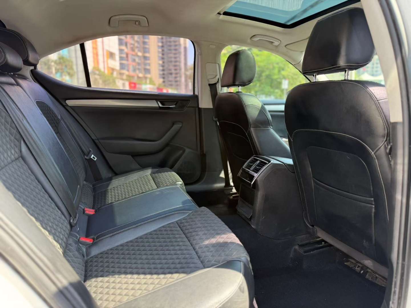 Skoda Superb 1.8T ZhiXing Edition 330 High Spec 8