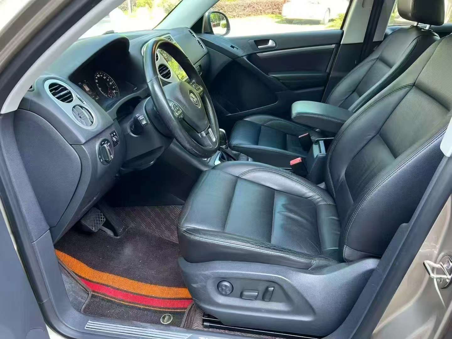 Volkswagen Tiguan 1.8T Automatic FWD Luxury Trim 4
