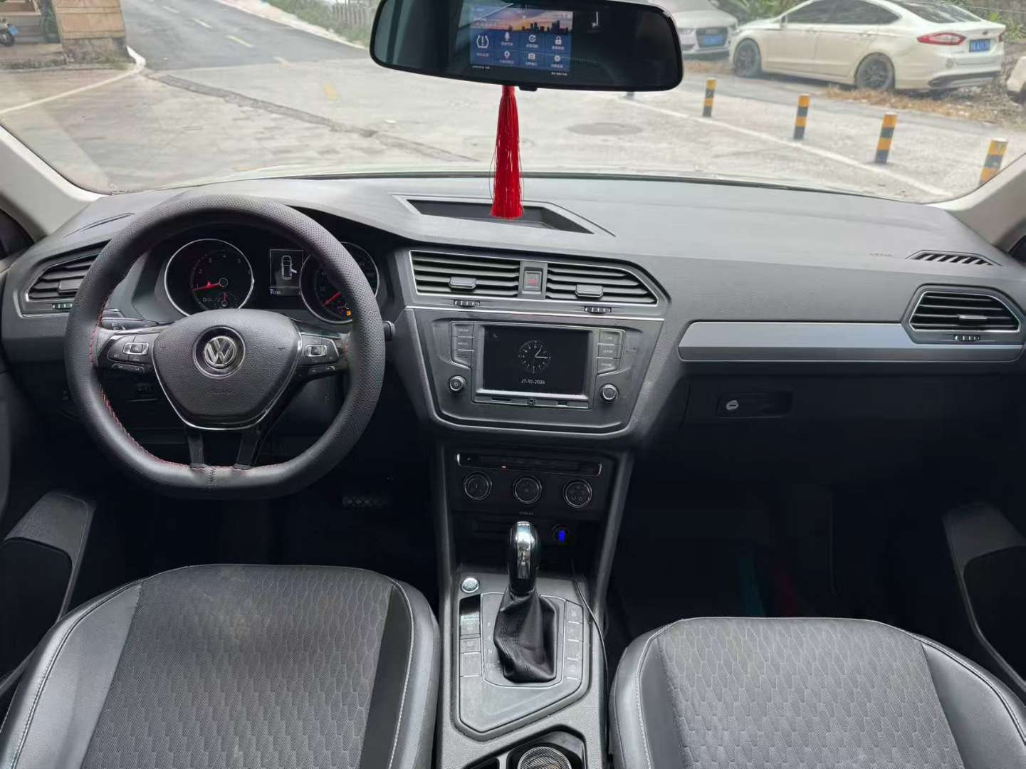 Volkswagen Tiguan L Fashion Edition 330 2WD 1.8T Automatic Navigation 7