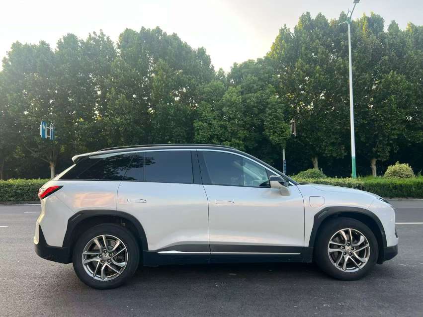 NIO ES6 5
