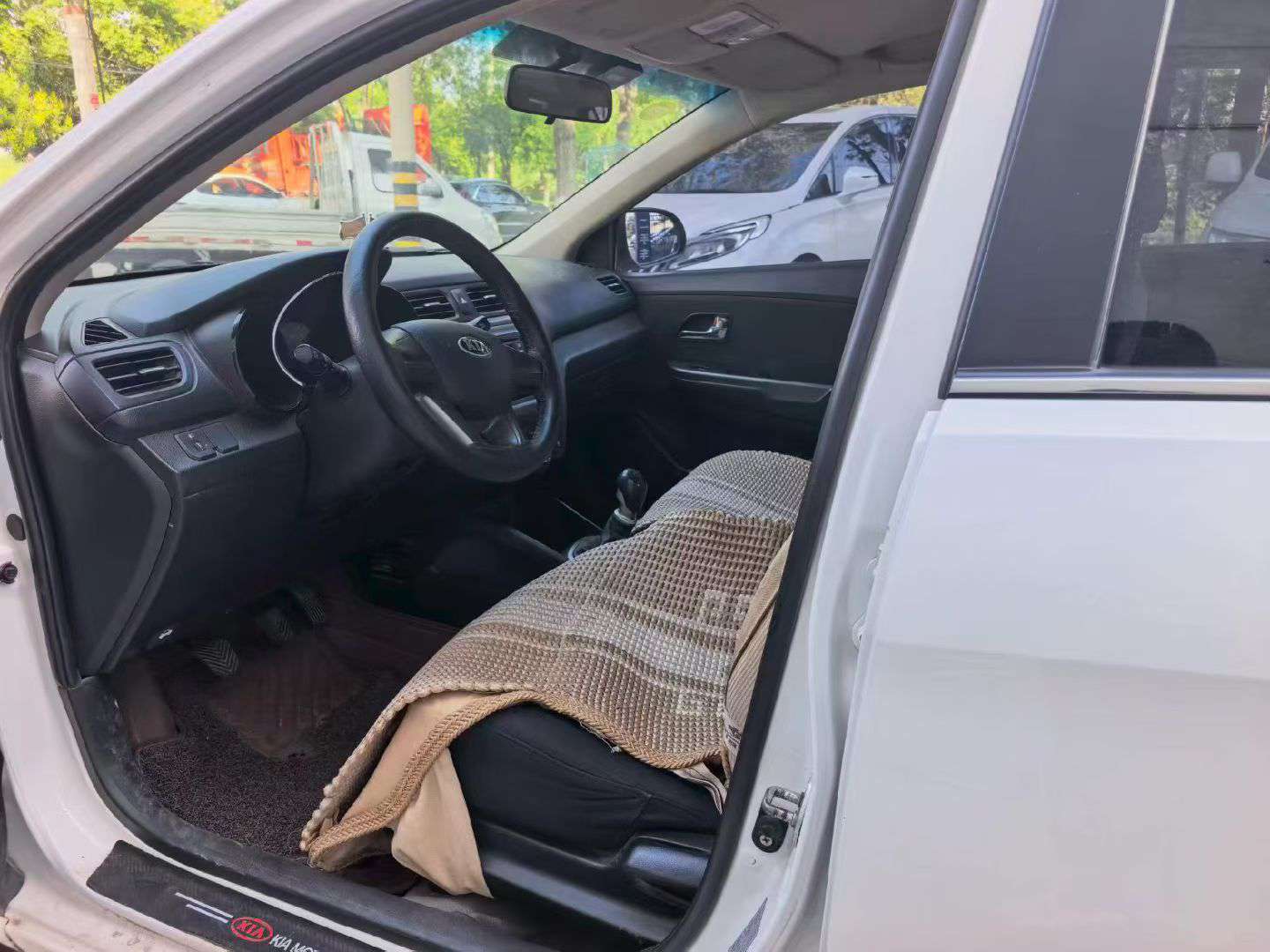 Kia K2 2013 Manual 5