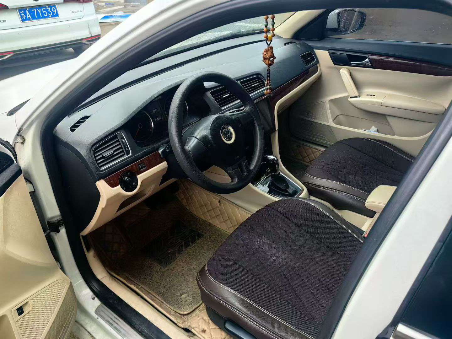 Volkswagen Lavida 4