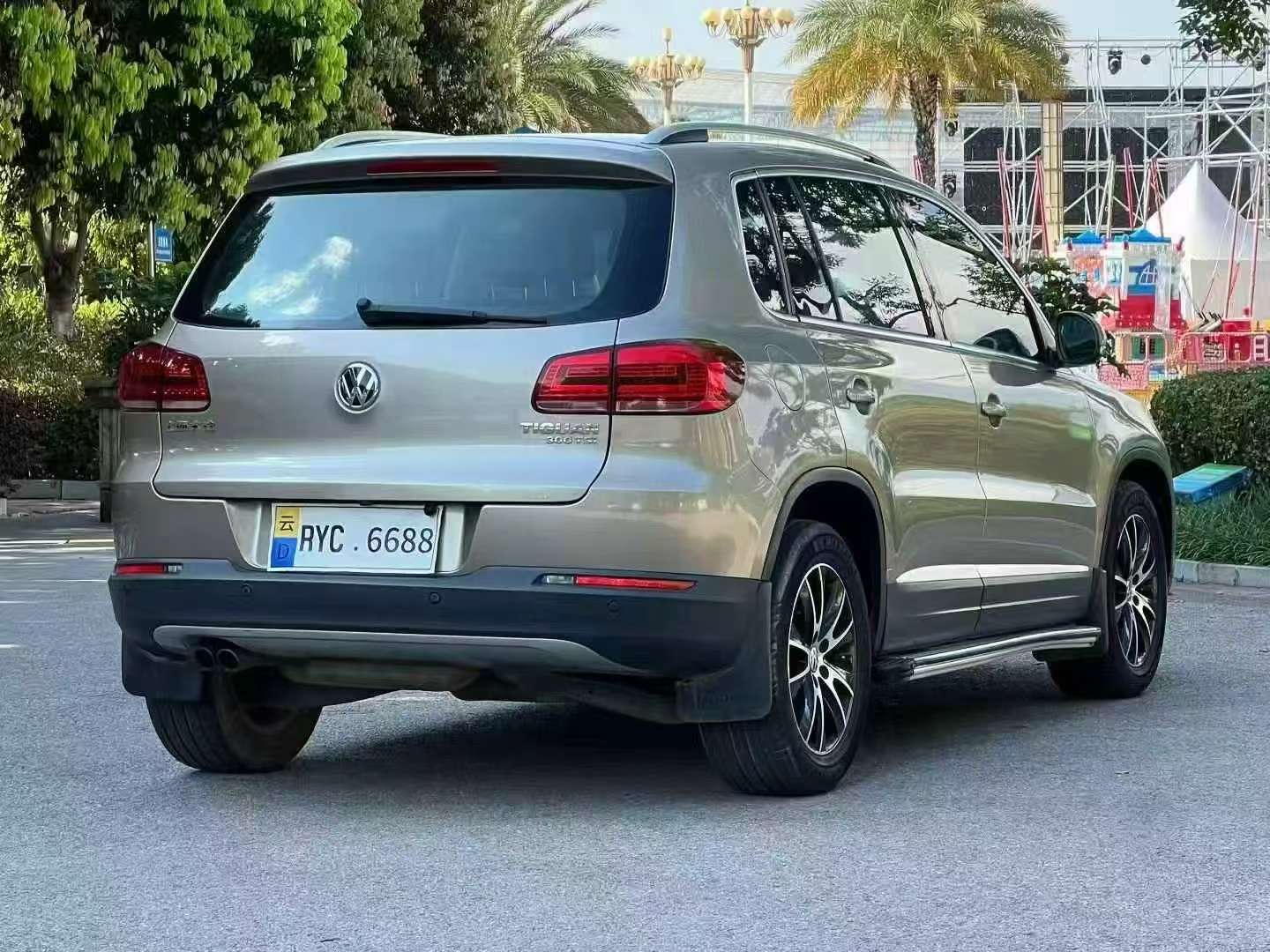 Volkswagen Tiguan 1.8T Automatic FWD Luxury Trim 8