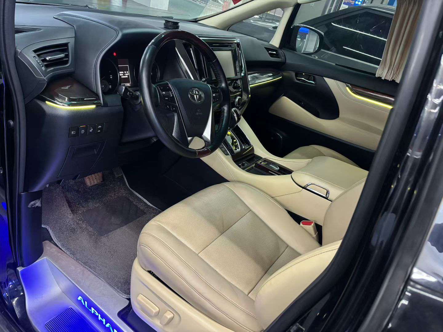 Toyota Alphard 2019 4