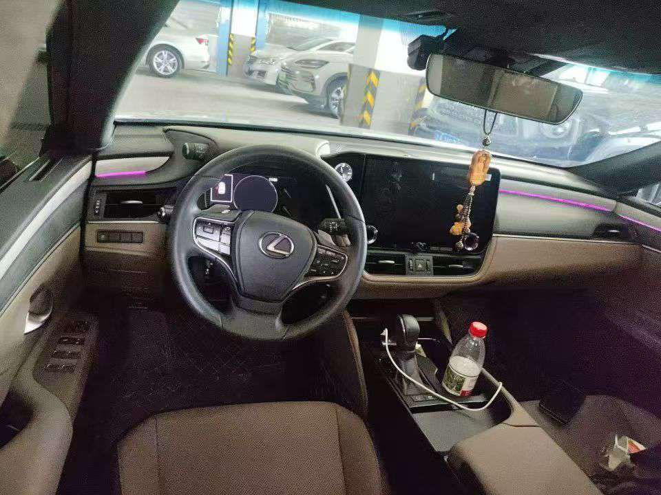 Lexus ES 2026 2.5 CVT Premium Edition 2