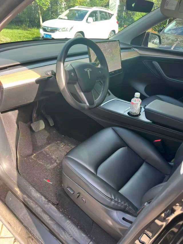 Tesla Model Y 2021 Long Range All-Wheel Drive Edition 3