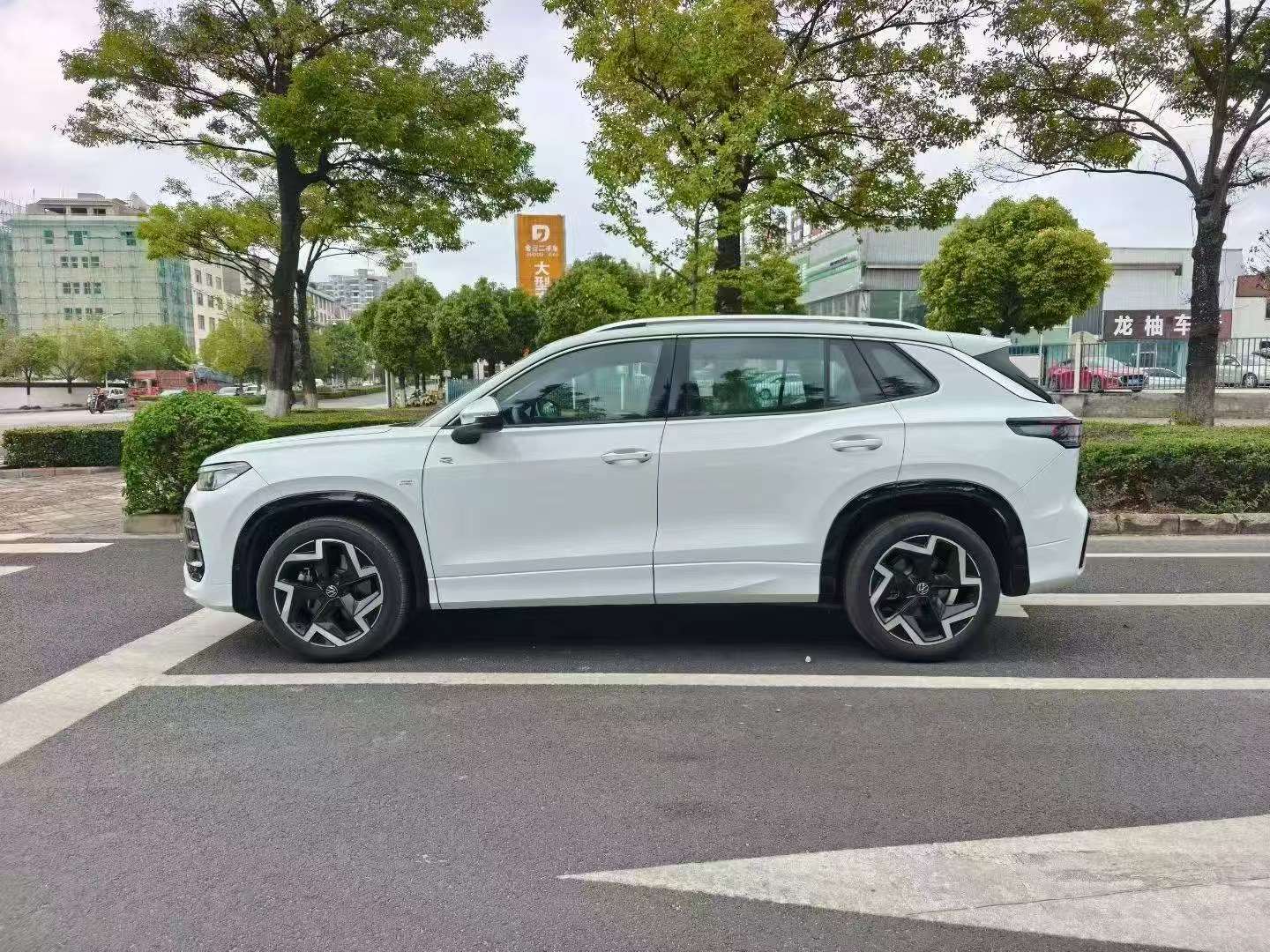 Volkswagen Tayron L 8