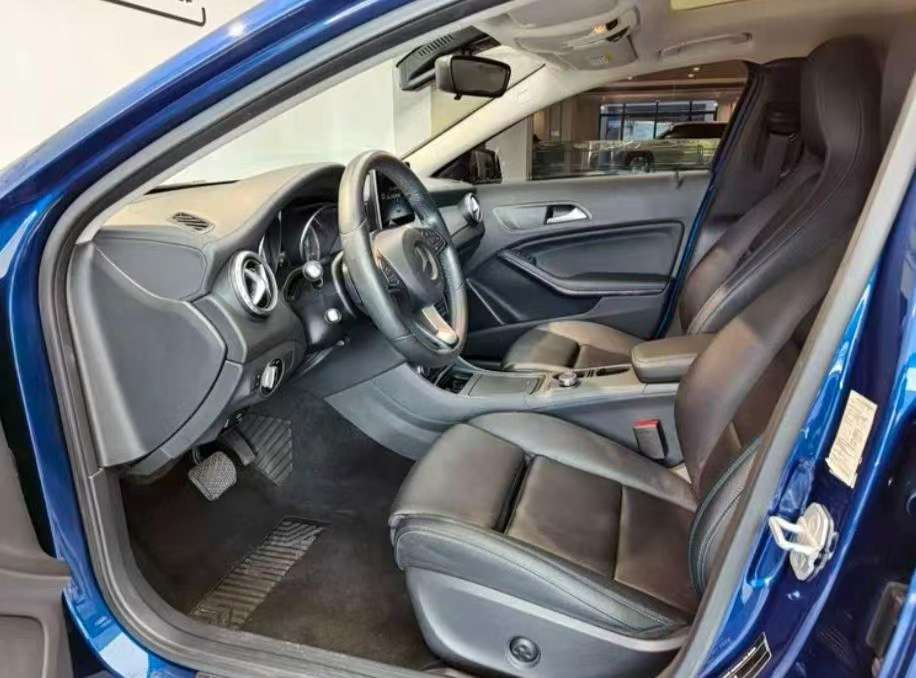Mercedes-Benz GLA Class GLA200 Blue Edition 5