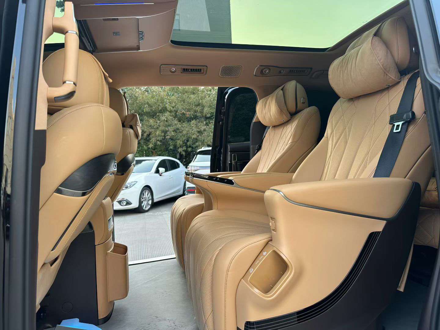 Denza D9 AWD Premium Intelligent Driving Edition 5