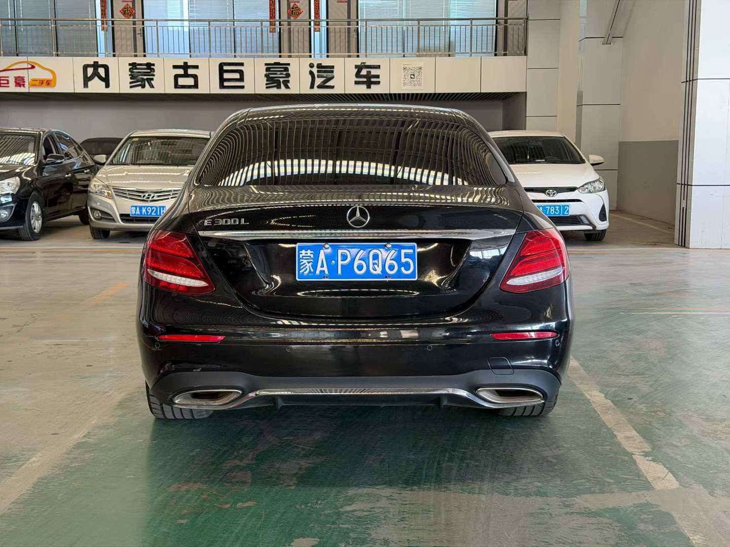 Mercedes-Benz E-Class E300L Luxury 8