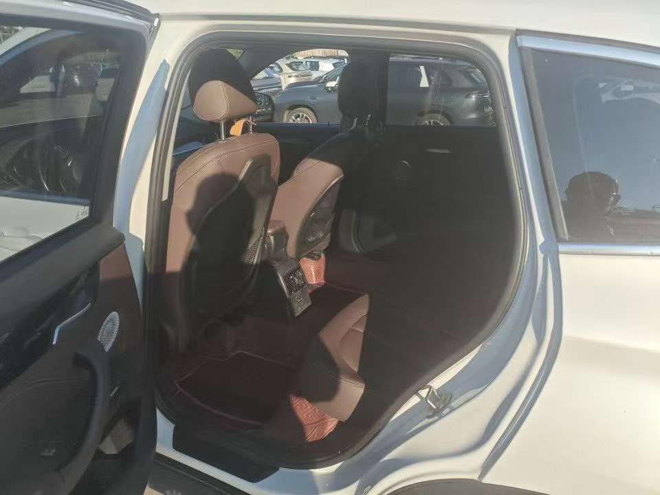 BMW X1 sDrive25Li 2.0T Leading Edition 5