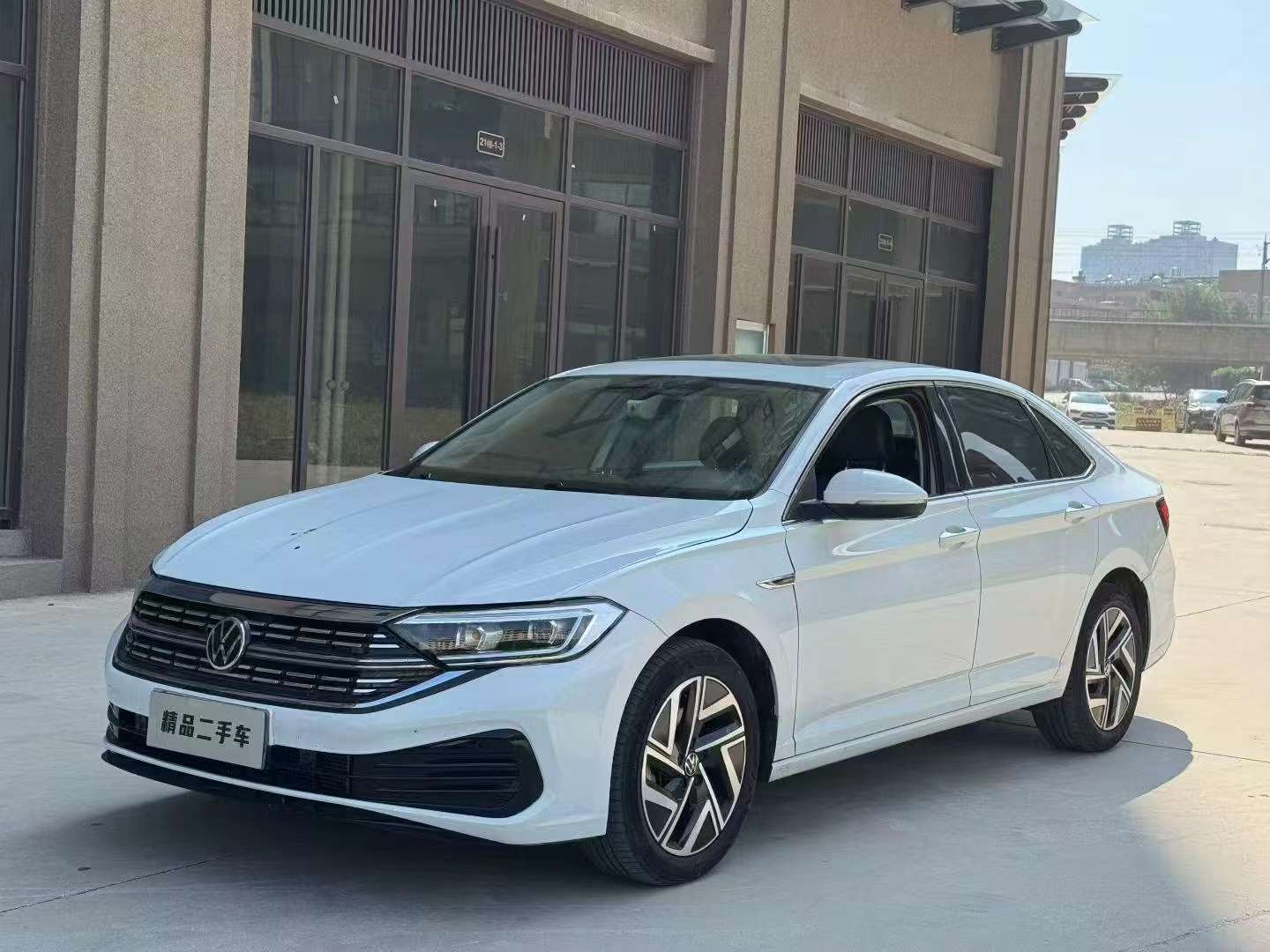 Volkswagen Sagitar 1.5T Superior 3