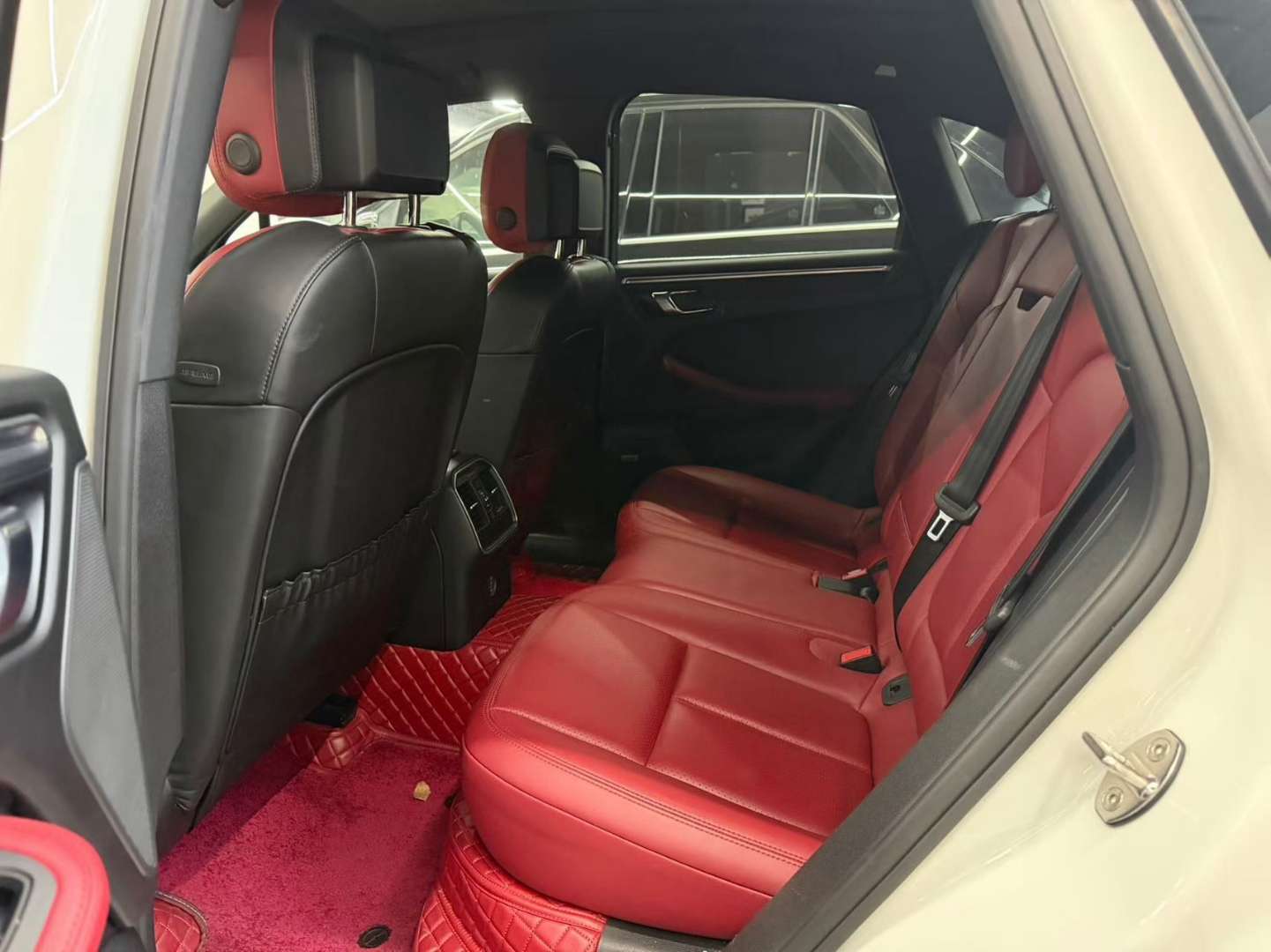 Porsche Macan 2.0T 7