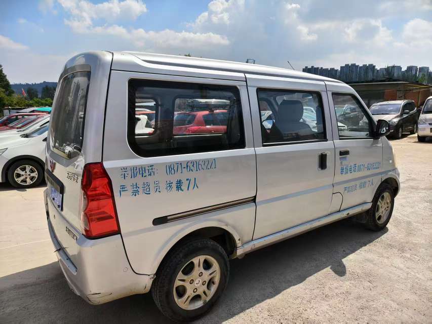 Wuling Rongguang 6