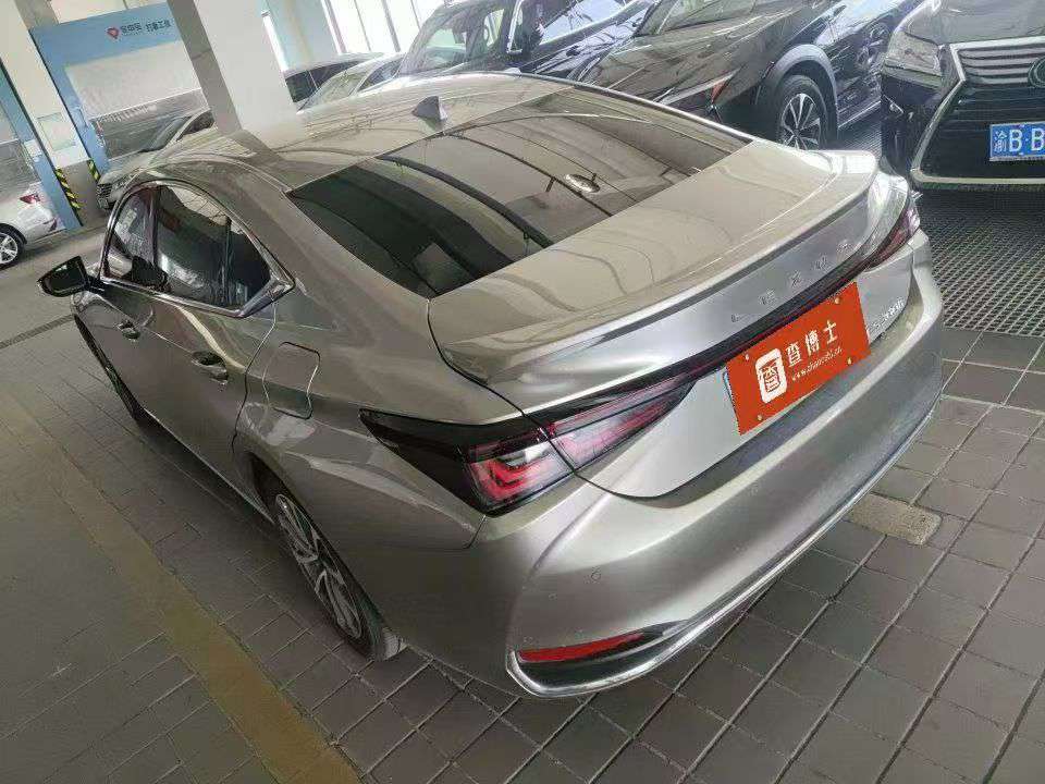 Lexus ES 2026 2.5 CVT Premium Edition 4