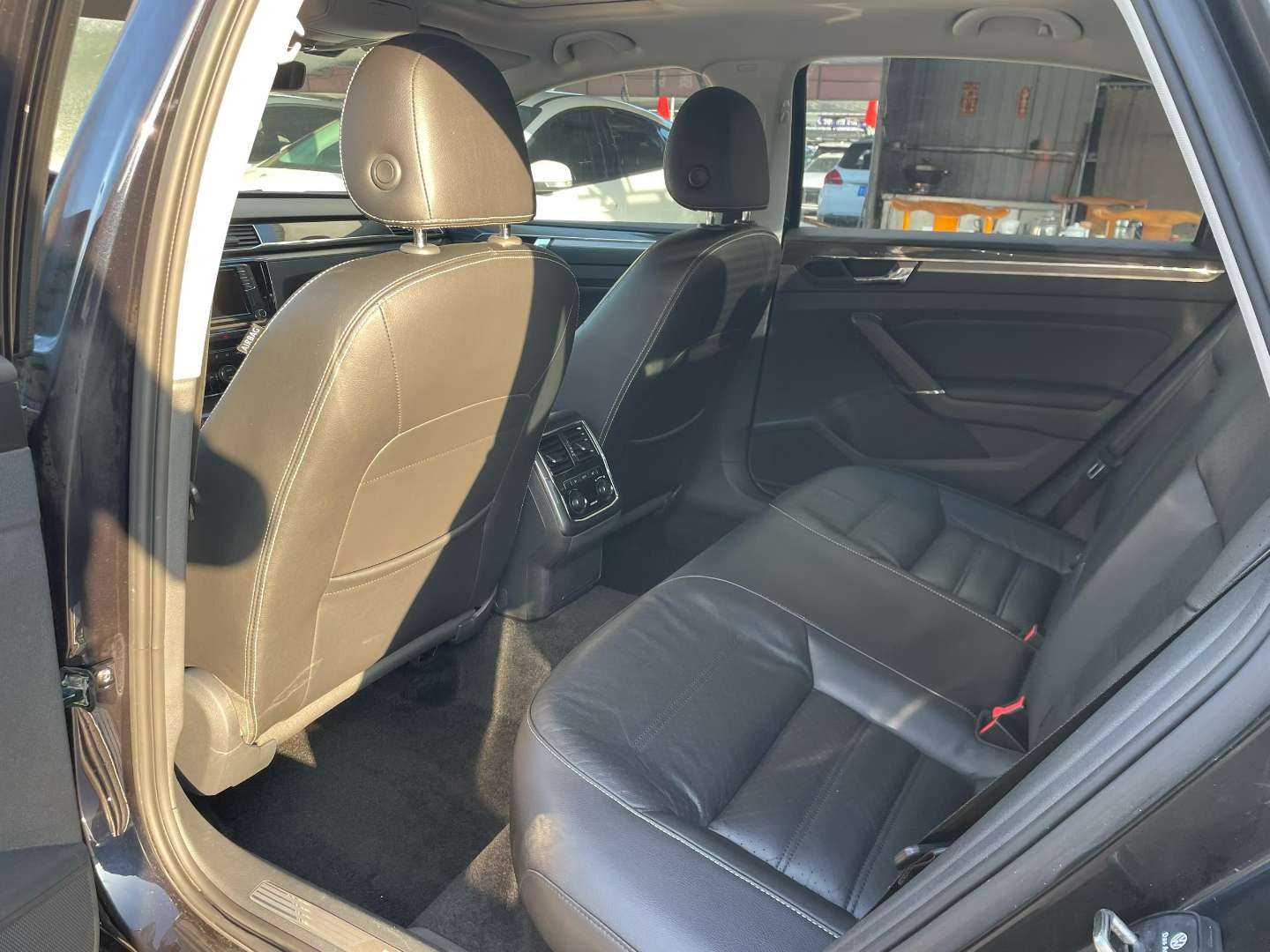 Volkswagen Passat 330T High Trim 3