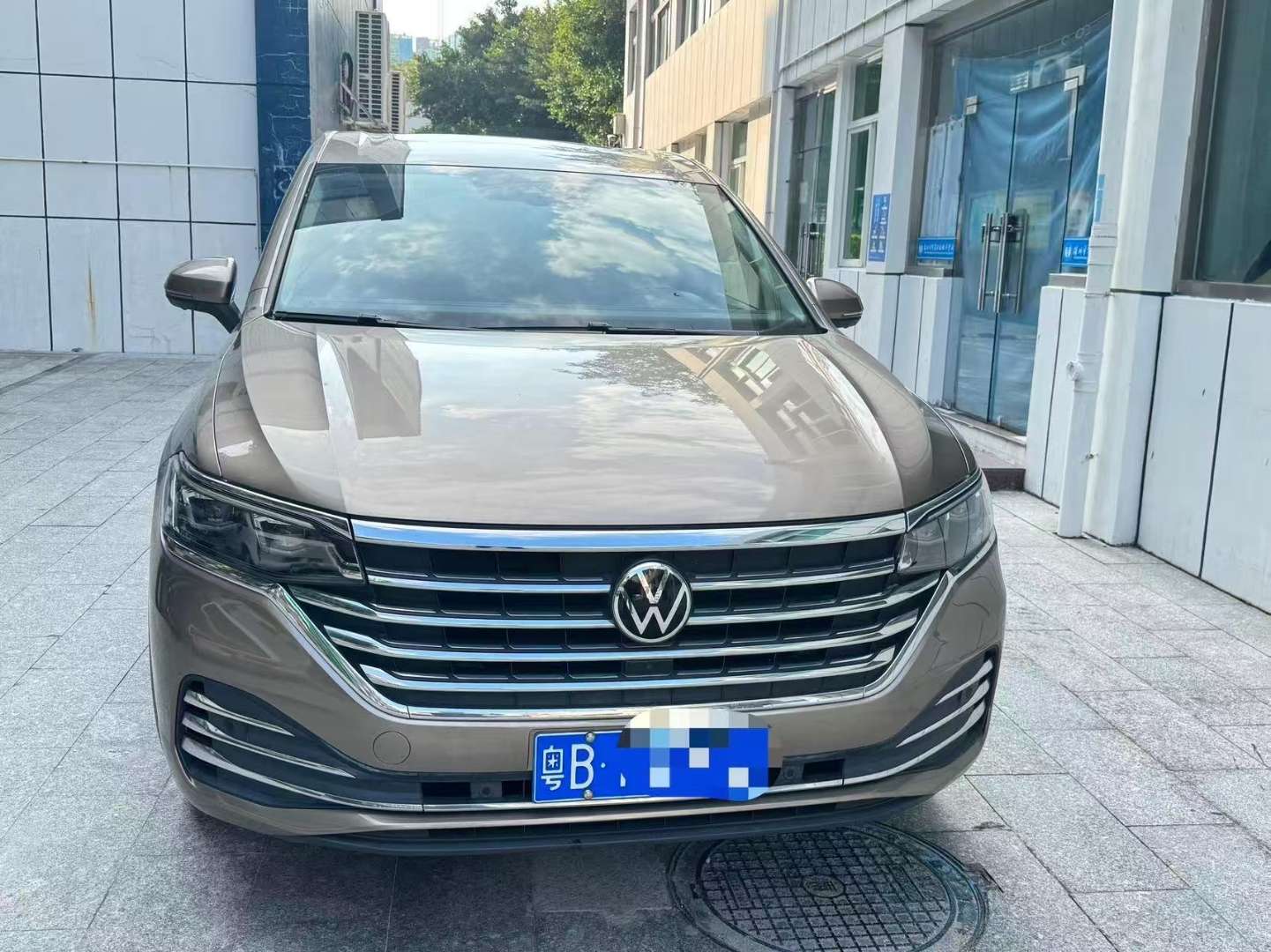 Volkswagen Viloran 2.0T Automatic Sunroof Premium Edition 380