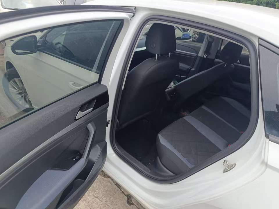 Volkswagen Lavida 8