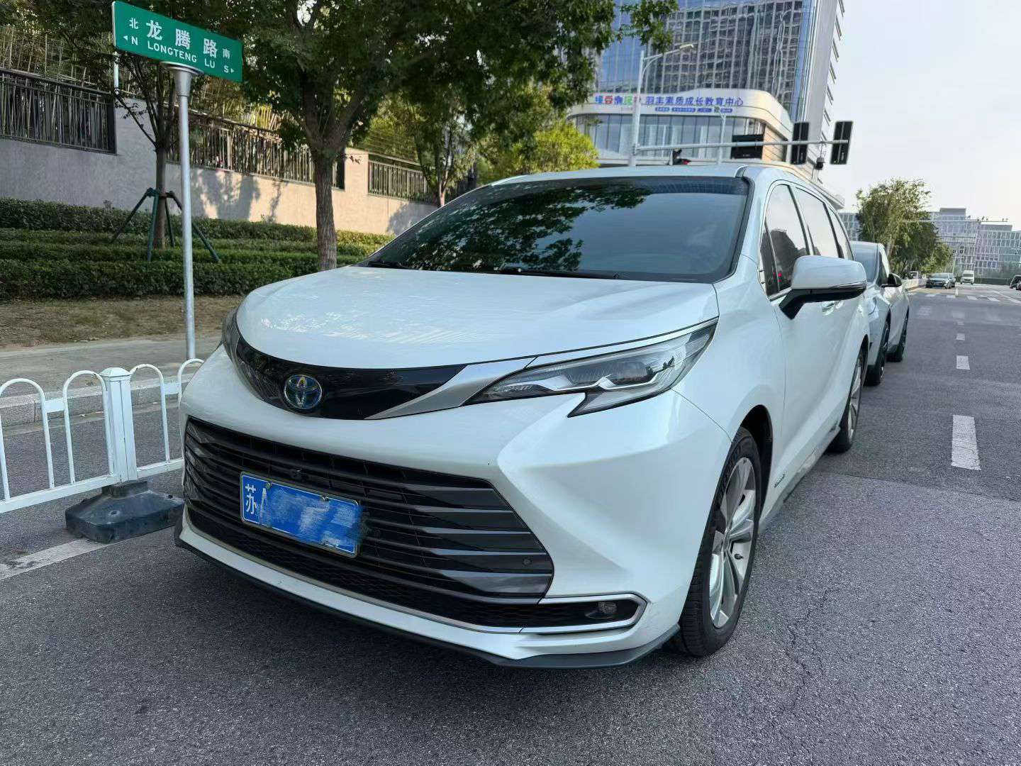 Toyota Sienna 2023 Luxury Edition