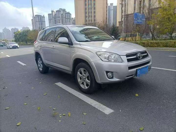 Toyota RAV4 2009 RAV4 Automatic Sunroof 4WD Top Trim 3