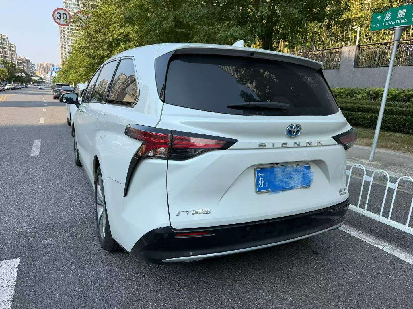 Toyota Sienna 2023 Luxury Edition 2
