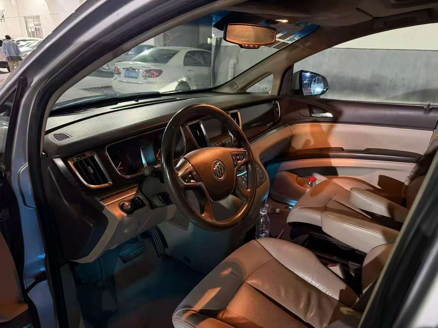 Buick GL8 2011 Flagship Edition 3.0 6