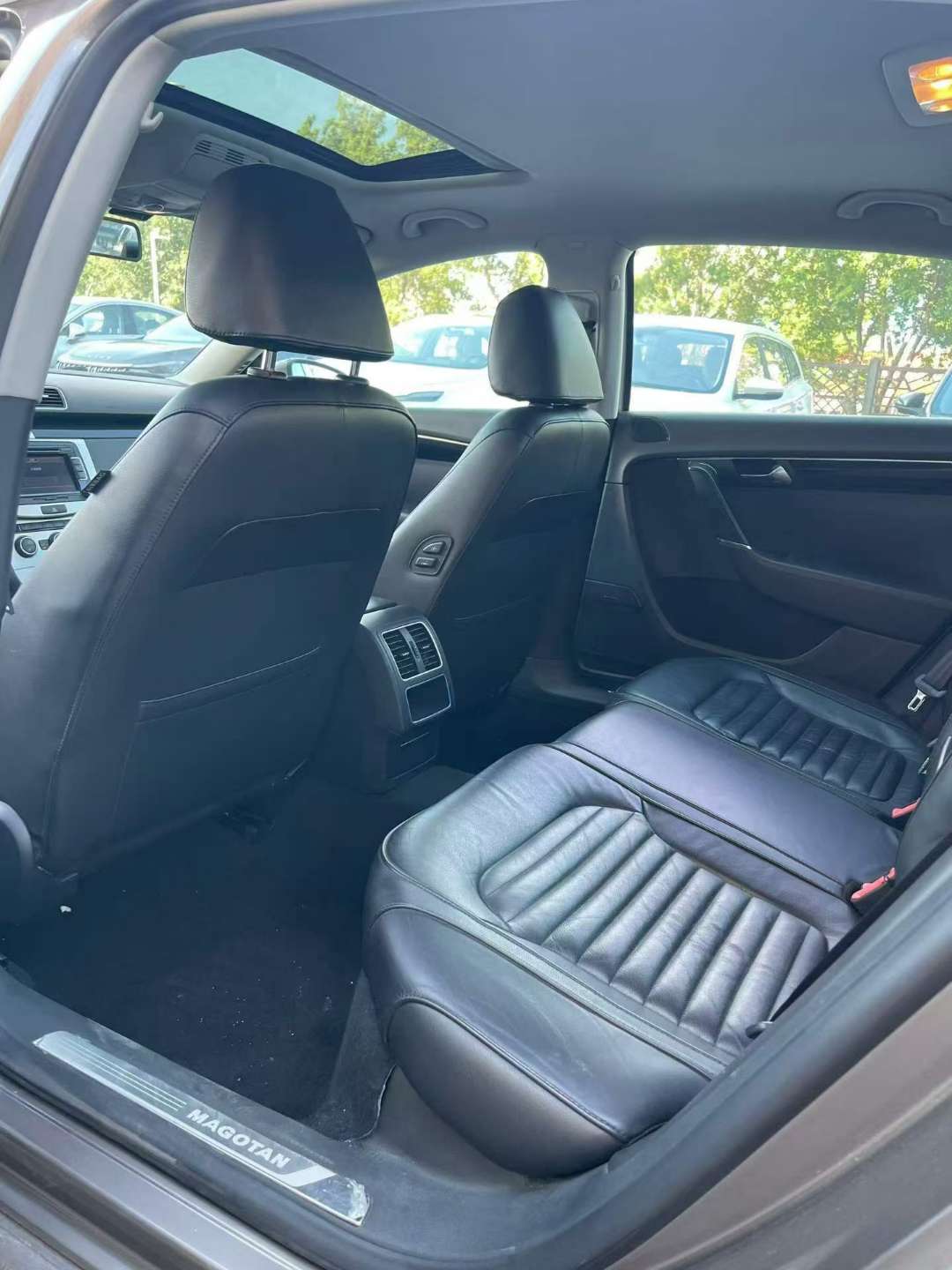 Volkswagen Magotan 2014 1.8T Automatic Sunroof Luxury Edition 9