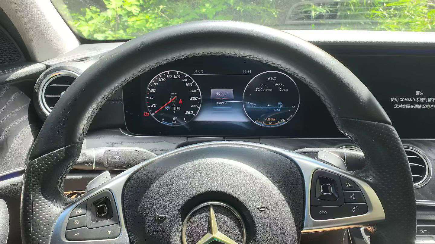 Mercedes-Benz E-Class E300L Luxury Sport 5