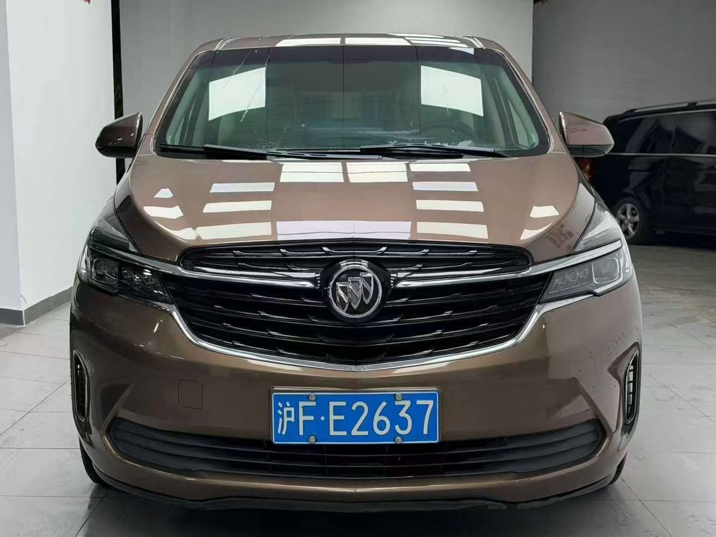 Buick GL8 2