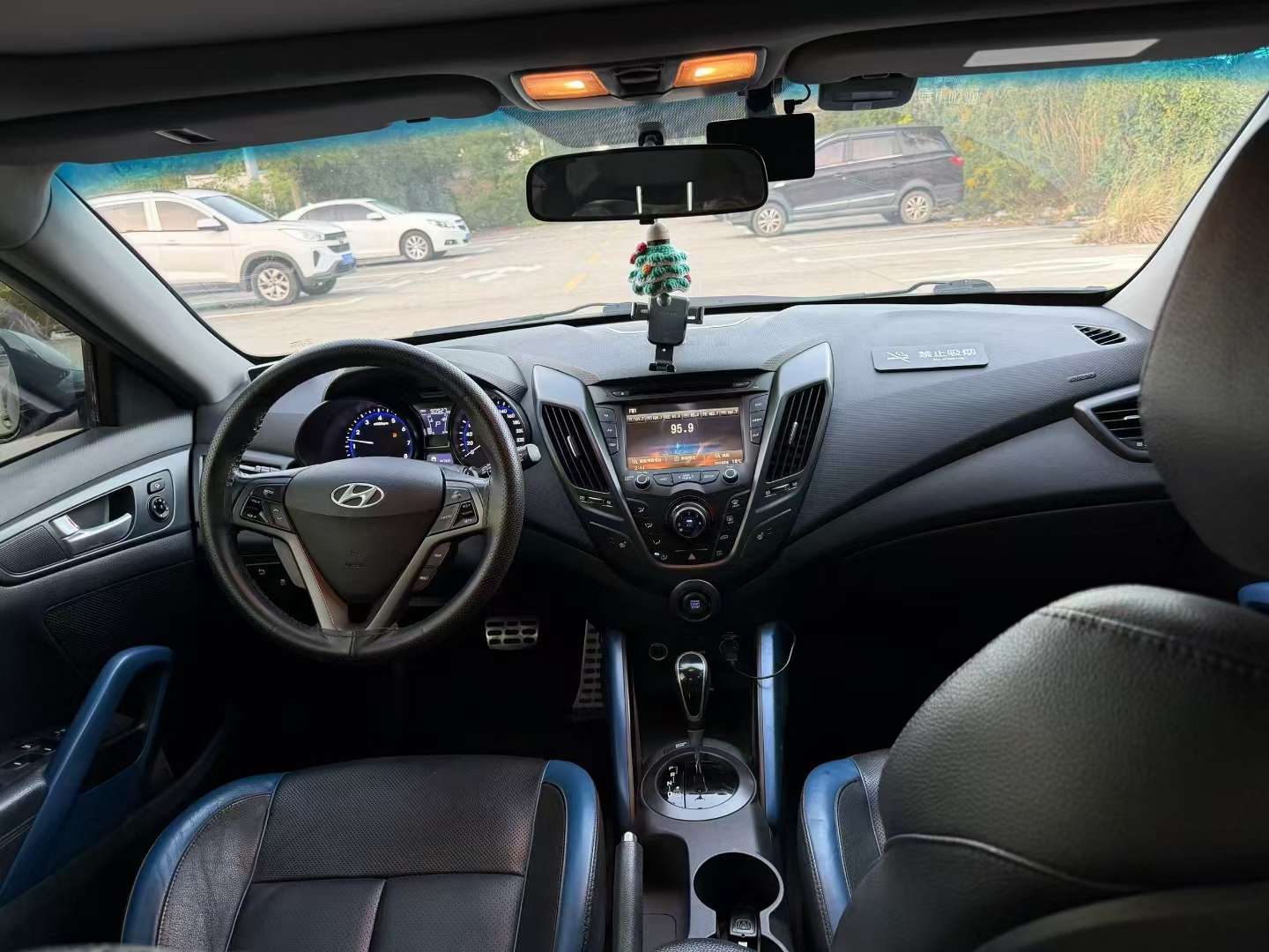 Hyundai Veloster 5
