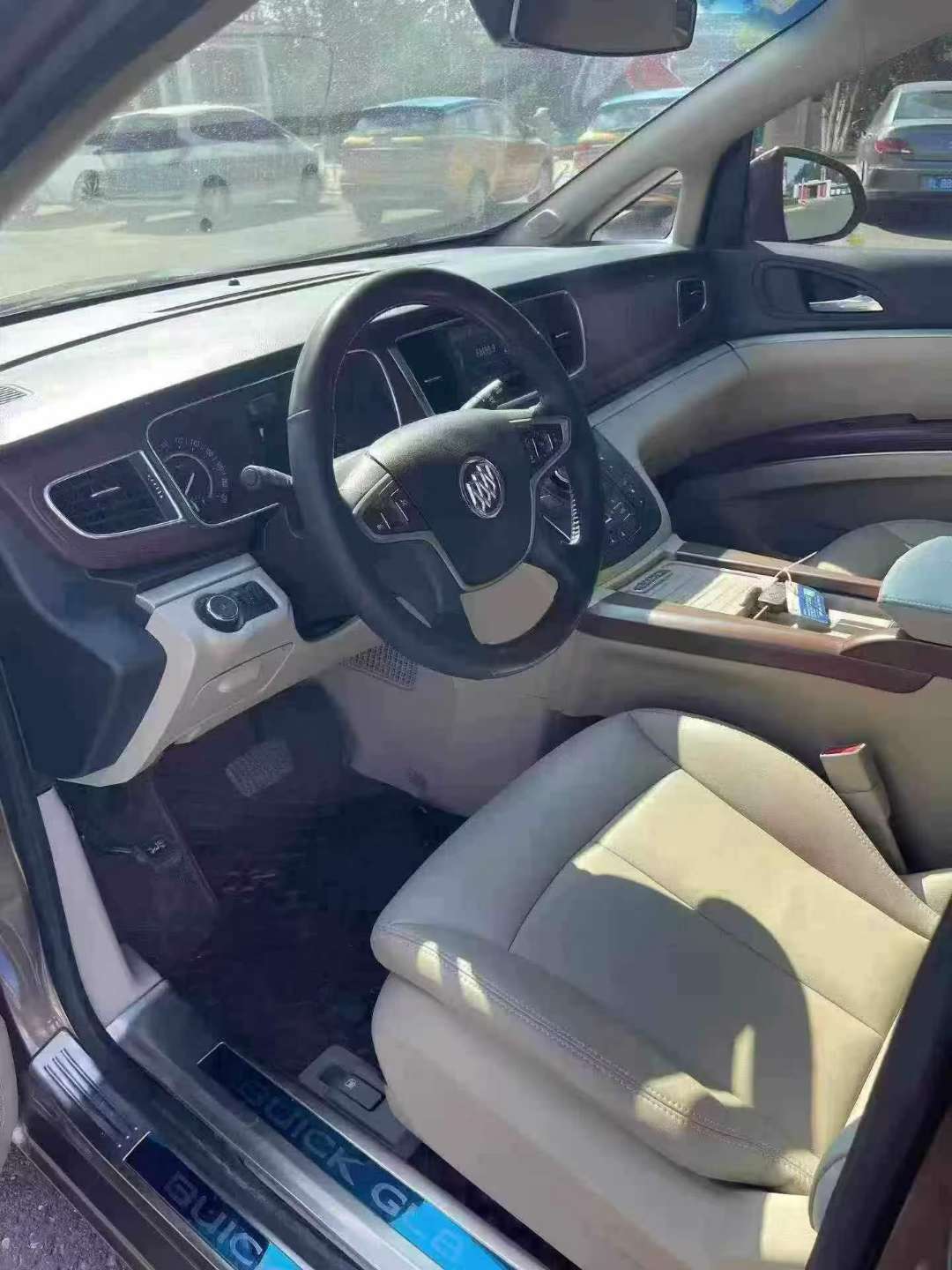 Buick GL8 2019 28T Comfort 7