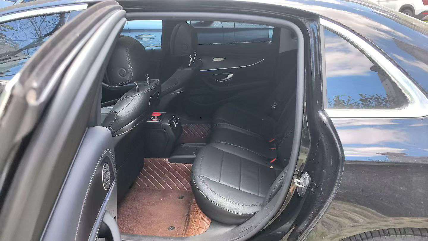 Mercedes-Benz E-Class E300L Luxury Sport 4