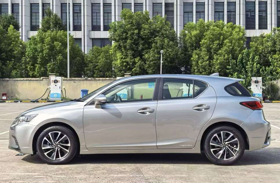 Lexus CT200 4