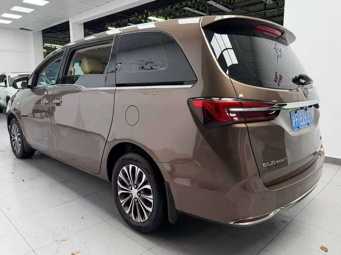Buick GL8 6