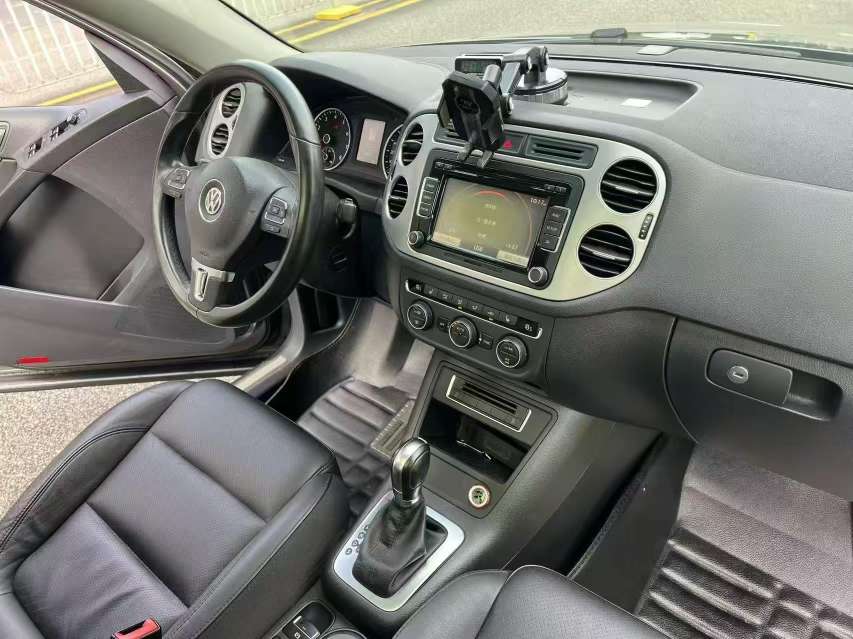Volkswagen Tiguan 2.0T High-Trim AWD Luxury Edition 2