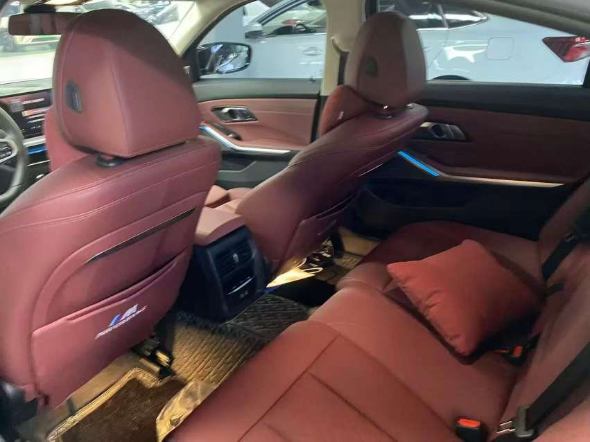 BMW 3 Series 2026 330Li M Sport Shadow 6