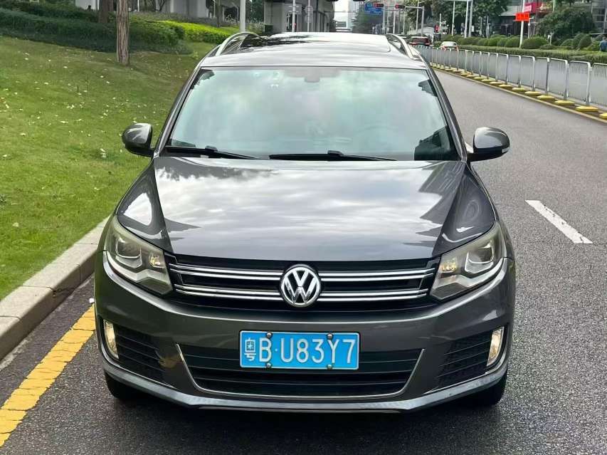 Volkswagen Tiguan 2.0T High-Trim AWD Luxury Edition