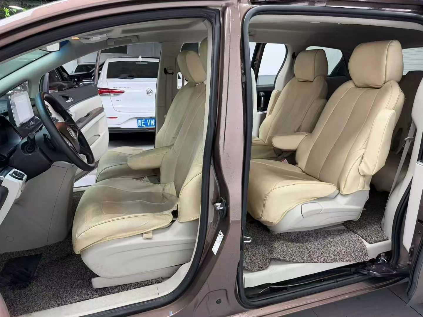 Buick GL8 9