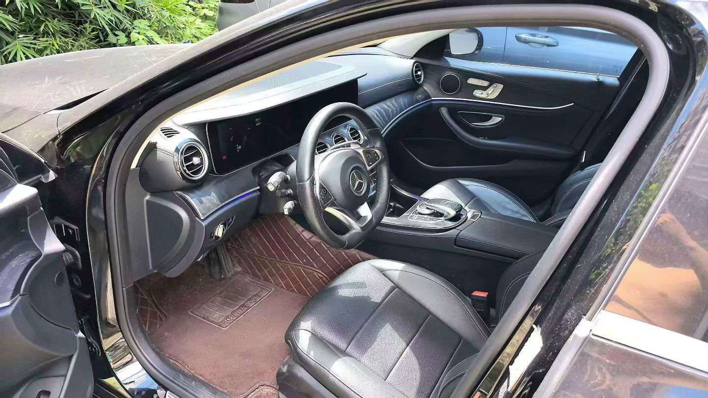 Mercedes-Benz E-Class E300L Luxury Sport 3