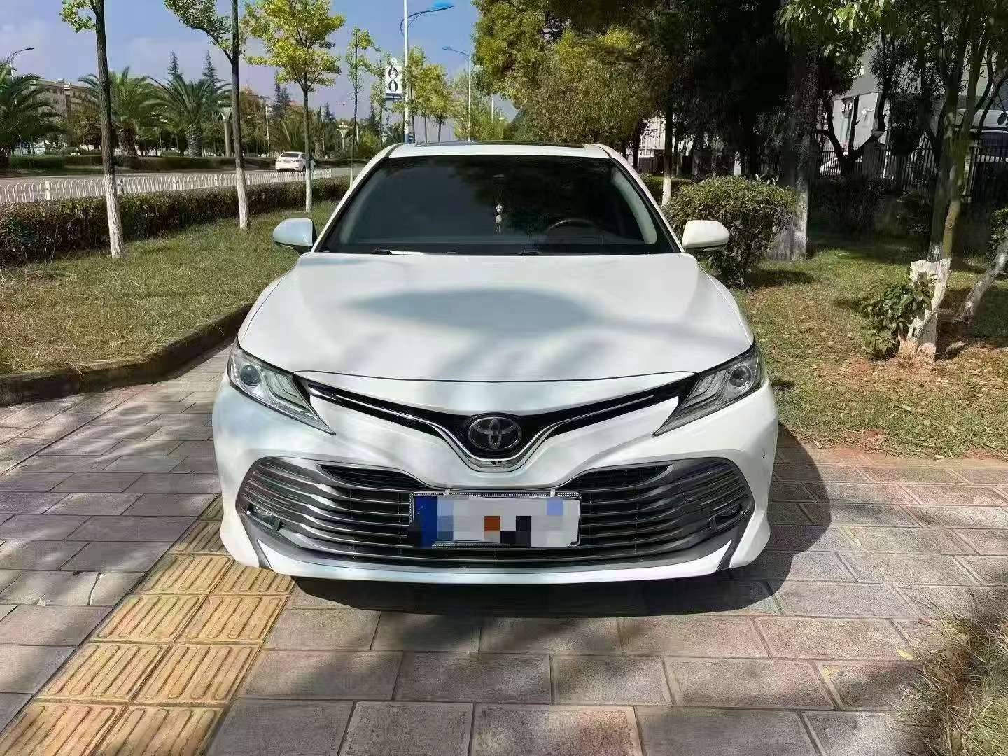 Toyota Camry 2.0G Luxury Edition 2