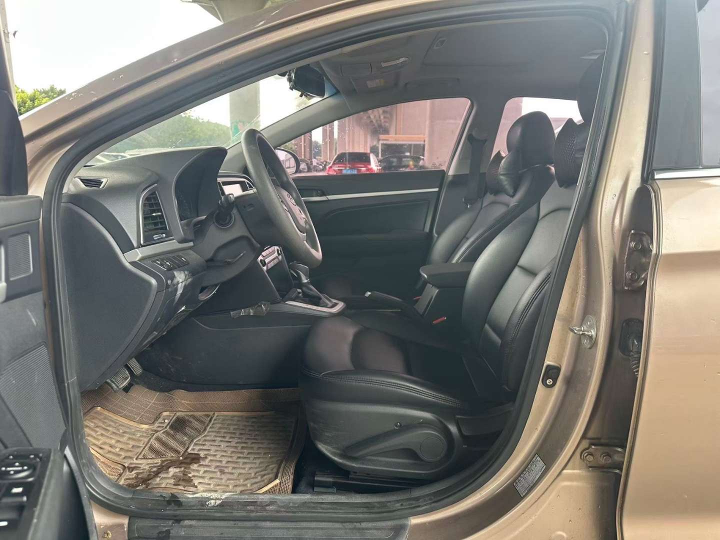 Hyundai Elantra 1.6L Automatic Elite 6
