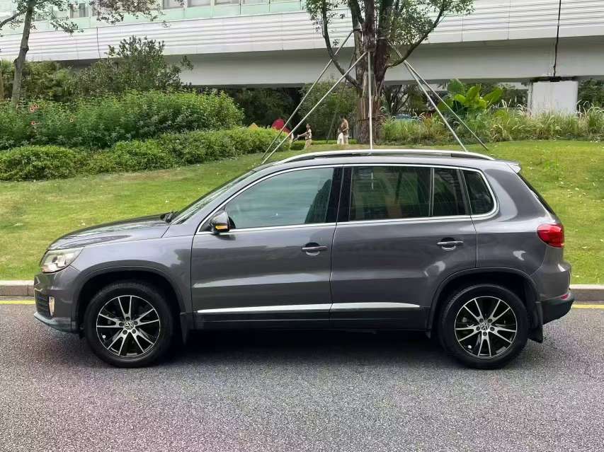 Volkswagen Tiguan 2.0T High-Trim AWD Luxury Edition 3