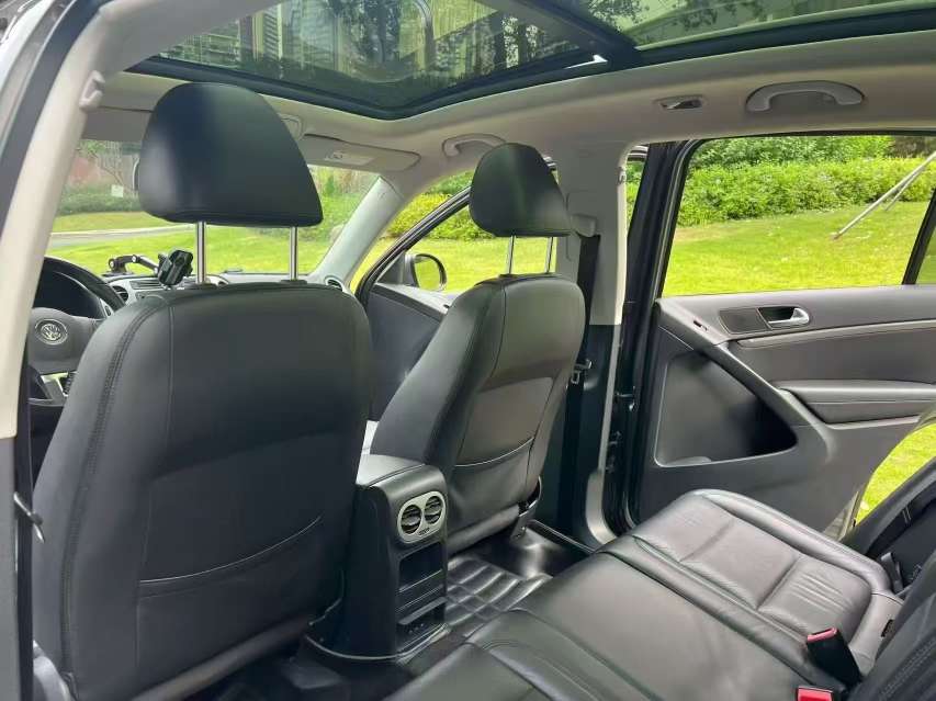 Volkswagen Tiguan 2.0T High-Trim AWD Luxury Edition 7