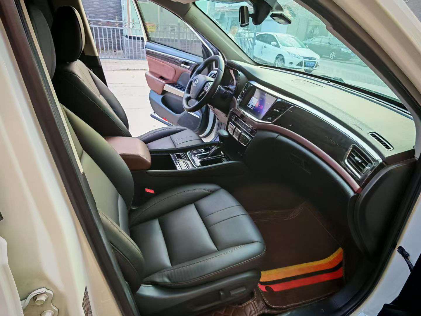 GAC Trumpchi GS8 2017 2.0T 2WD 7-Seater Luxury 6