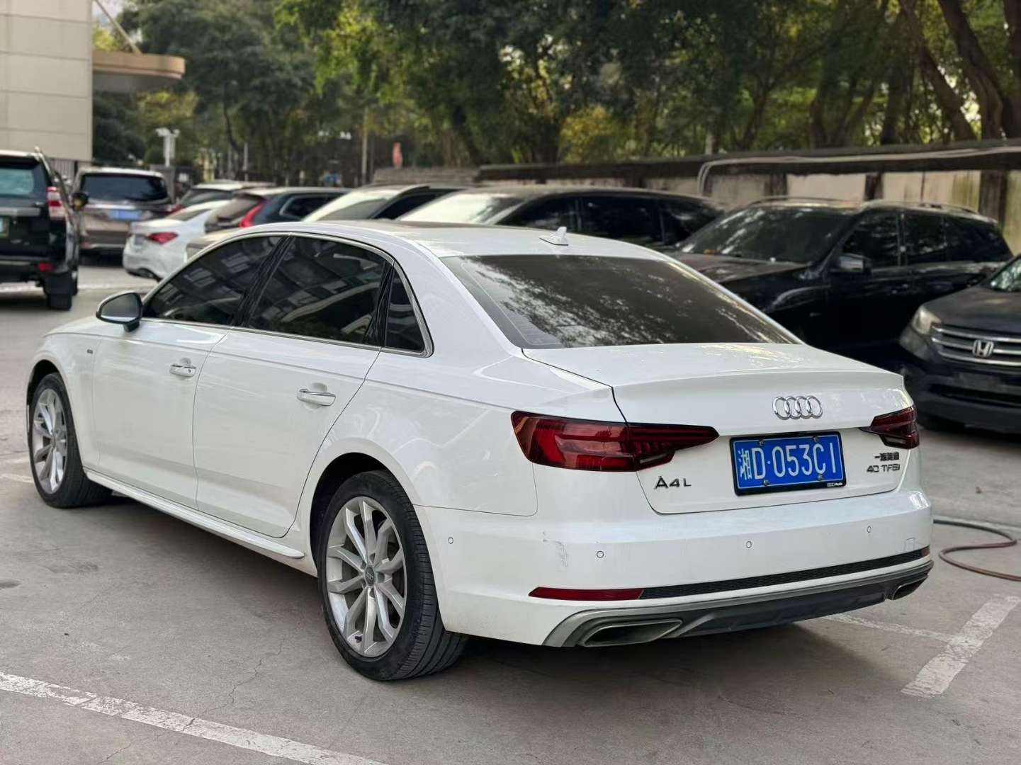 Audi A4L 2.0T Automatic Sunroof Style Edition 3